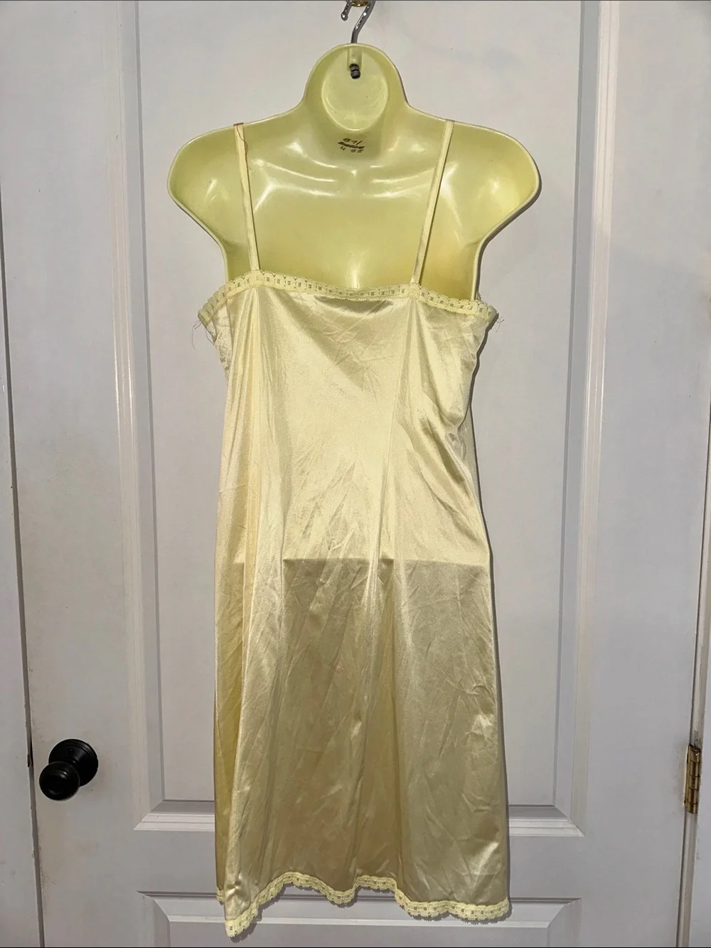 Vintage 60s Vanity Fair Pale Yellow Nylon Slip with Lace Trim - Picture 5 of 7